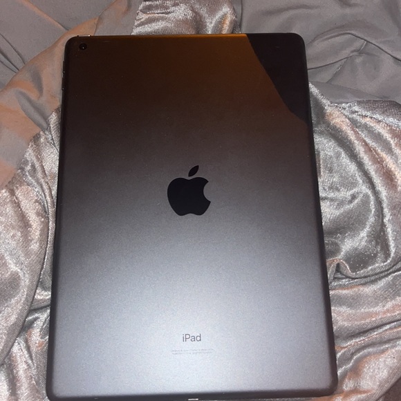 apple ipad , 8th generation comes with charger and ipad case